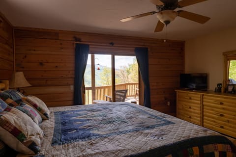 Quiet Haven Mountain Top Cabin - 3 Bedroom Cabin with Breathtaking Views Villa in Nantahala