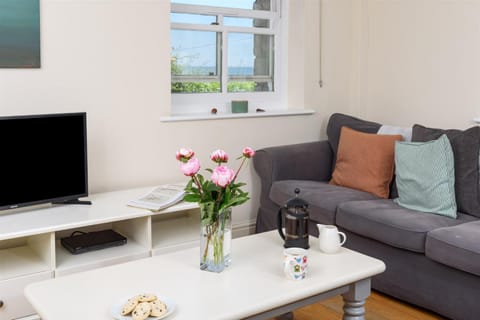 TV and multimedia, Living room, Seating area, Sea view