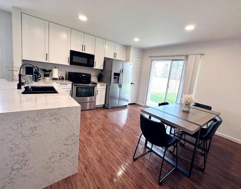 Kitchen or kitchenette, Dining area, dishwasher, pet friendly, stove