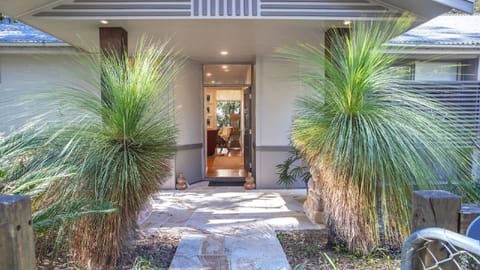 Waters Edge - Pet Friendly Holiday Home House in Patonga