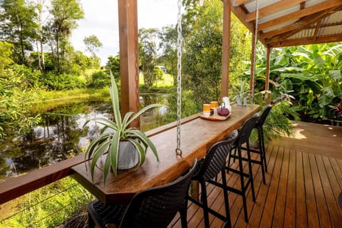 Deluxe Suite with Fireplace & Pond, Noosa Hinterland Casa in Noosa Shire