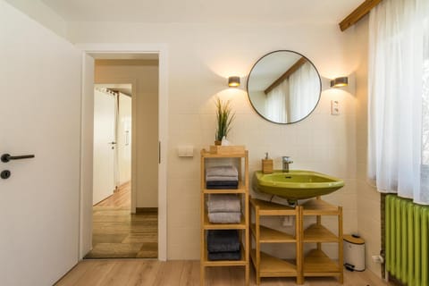 Bathroom, towels