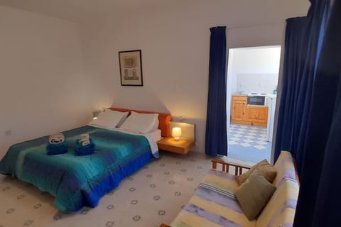Villa Bronja Superior Airconditioned Studio apartment in Xlendi Condo in Munxar