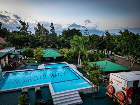 Nearby landmark, Day, Natural landscape, Mountain view, Pool view, Swimming pool, sunbed