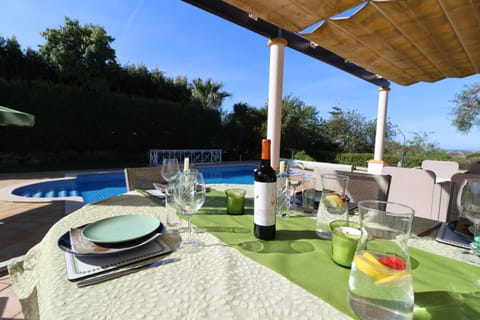 Patio, Day, Garden, Dining area, Garden view, Pool view, Swimming pool, sunbed