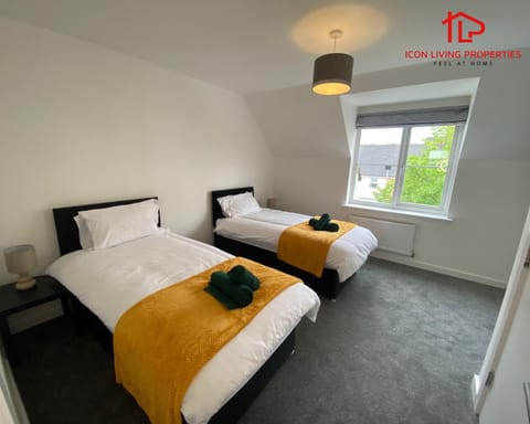 Modern Spacious 4 Bed House By Icon Living Properties Short Lets & Serviced Accommodation Reading With Free Parking Wohnung in Reading