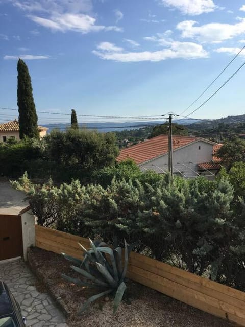 Villa climatisée, vue mer et colline avec piscine Villa in Sainte-Maxime