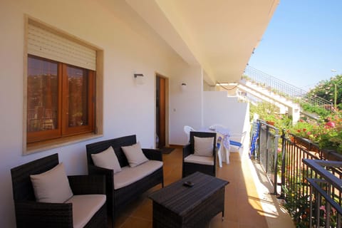 Balcony/Terrace, sunbed