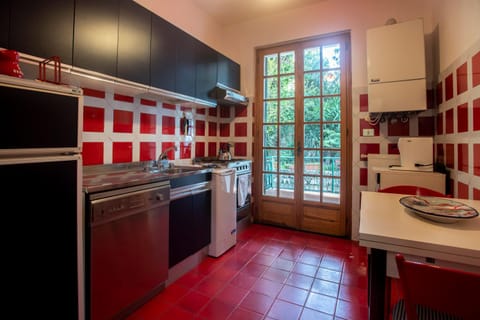 Kitchen or kitchenette, Dining area, pet friendly, stove