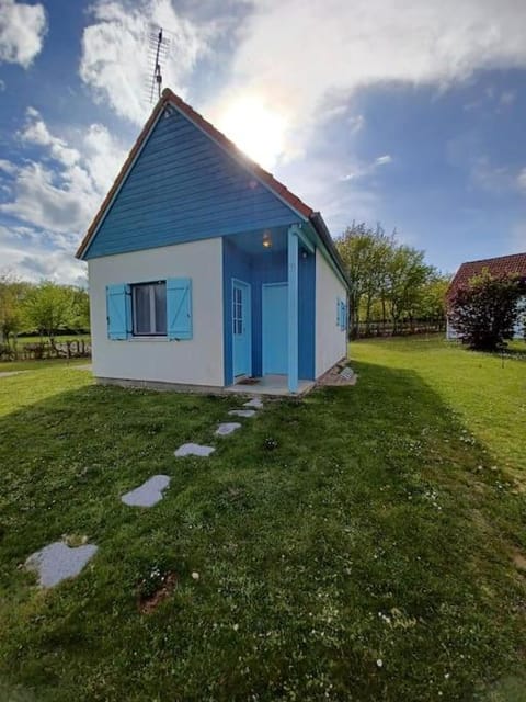 Property building, Natural landscape, Garden view