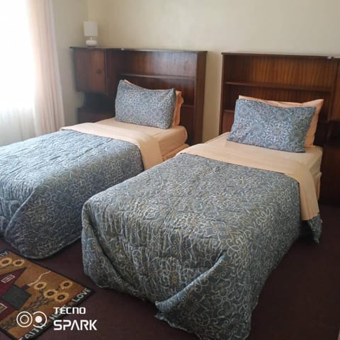 Guesthouse with green garden and pool - 2102 Condo in Harare