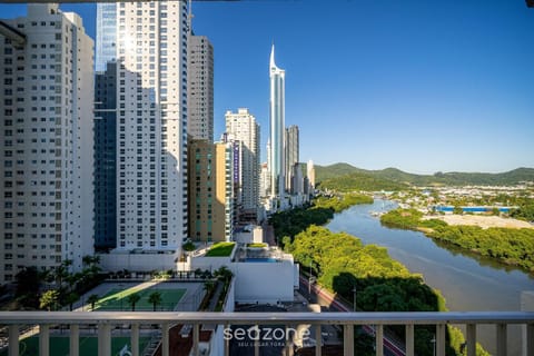 Balcony/Terrace, City view