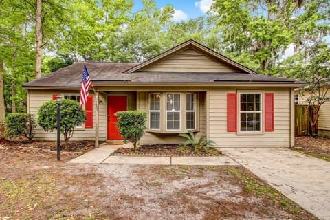 Near Dining & Downtown- Moon River District Digs House in Savannah