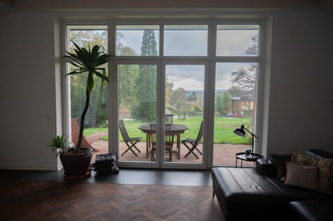 Garden, Living room, Seating area