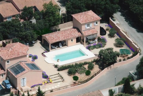 Gîte Les Hauts Sauviers avec piscine et sauna House in Bédoin