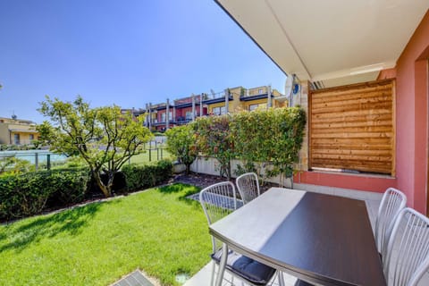 Patio, Garden, Garden view