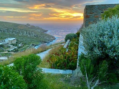 Kastellakia Bay Villas - Villa Aperon - luxurious oversize 5 bedroom villa, on private beach, offering ultimate privacy, astounding sea and sunset views Villa in Kea-Kythnos