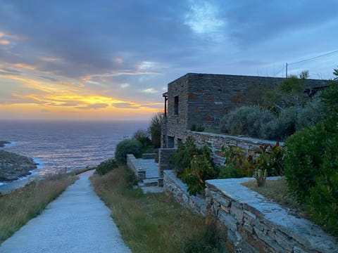 Kastellakia Bay Villas - Villa Aperon - luxurious oversize 5 bedroom villa, on private beach, offering ultimate privacy, astounding sea and sunset views Villa in Kea-Kythnos