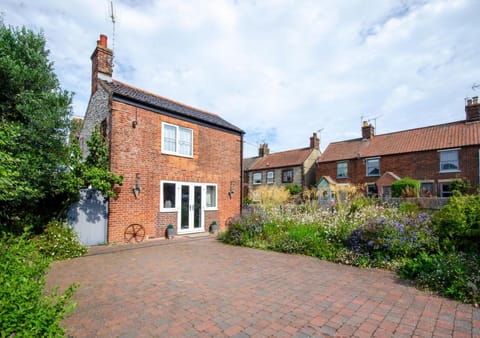 Garden Cottage House in Holt