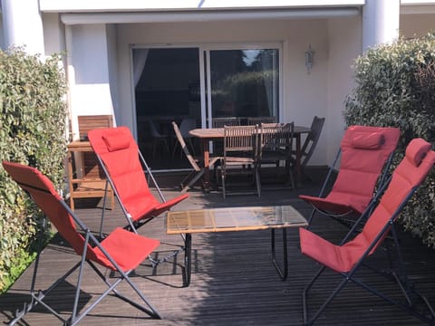 Patio, Living room