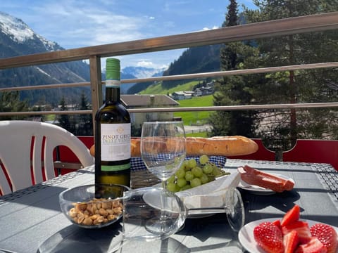 Natural landscape, Food and drinks, Mountain view, Drinks, Alcoholic drinks