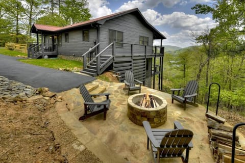 Dog Friendly Cabin Lake & Mountain Views Hot Tub House in Blue Ridge Lake