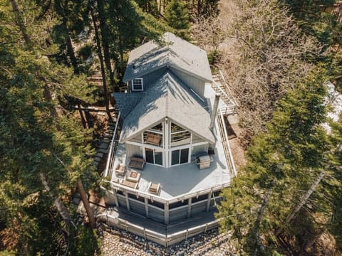 Mountain Hideaway by VARE House in Lake Arrowhead