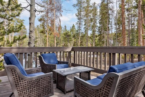 Peaceful 5BR Retreat with Hot Tub Maison in Breckenridge
