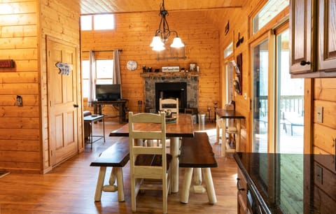 Rushing Creek Cabin - Secluded Mountain Cabin with Outdoor Fire Pit Villa in Nantahala