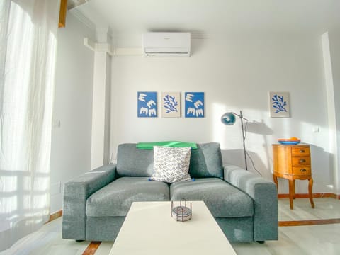 Living room, Seating area, air conditioner