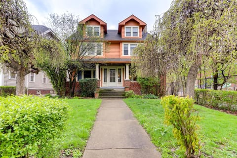 University Circle Home 6 Mi to Downtown Cleveland! House in Cleveland Heights