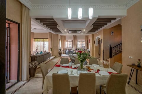 Charmante Villa Azao, jusqu'à 6 chambres, avec piscine et Jacuzzi privés, en résidence fermée Chalet in Marrakesh