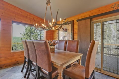 Tranquil 4BR on Peak 7 with Hot Tub Dog Friendly Haus in Breckenridge