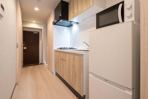 Kitchen or kitchenette, minibar, stove