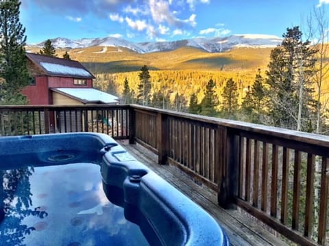 Peak 7 Mountain Lodge - Hot Tub & Expansive Views House in Breckenridge