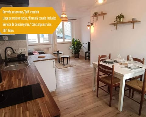 Kitchen or kitchenette, Living room, Dining area