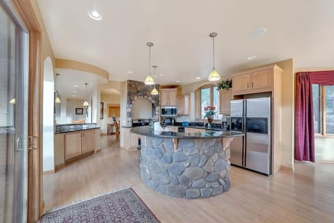 Highlands Ridge Retreat Massive 9 BDR Estate with Free Shuttle and Dog Friendly House in Breckenridge