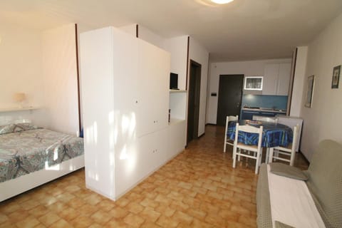 Living room, Seating area, Dining area, Bedroom