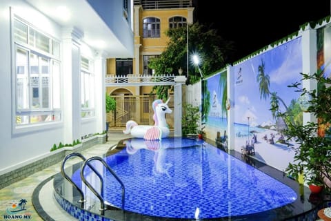 Patio, Night, Natural landscape, Hot Tub, Pool view, Swimming pool, Swimming pool, sunbed