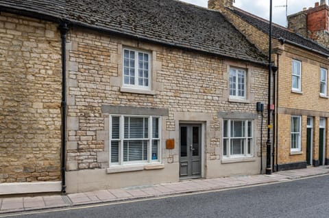 Property building, Neighbourhood, Street view, Location