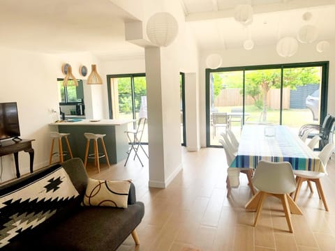 Living room, Dining area