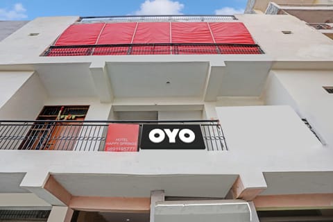 OYO Flagship 81289 Hotel Happy Inn Hotel in Noida