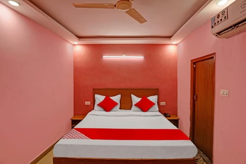 OYO Flagship 81289 Hotel Happy Inn Hotel in Noida