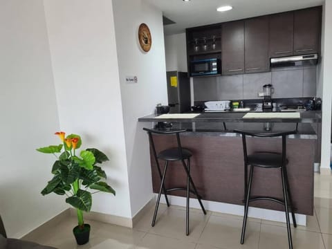 ZAFIRO SUITE CON VISTA CIUDAD/PISCINA/GYM/ PARQUEO Apartment in Guayaquil