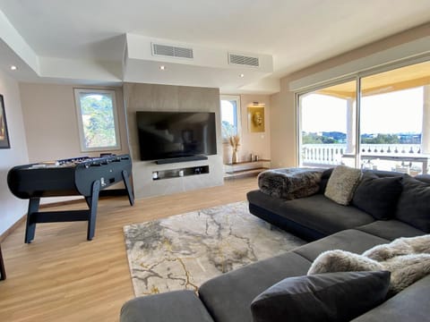 Communal lounge/ TV room