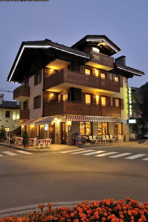 Property building, Facade/entrance