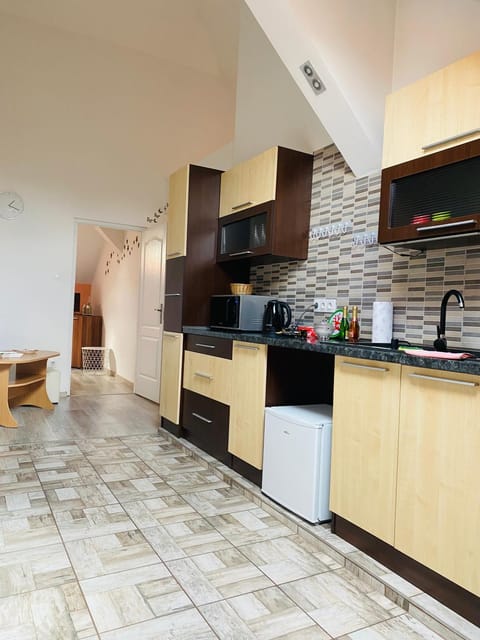 Coffee/tea facilities, Kitchen or kitchenette, minibar, oven, toaster