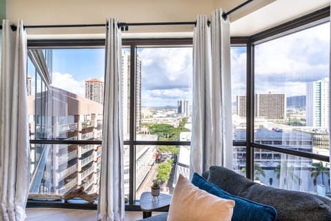 Spacious Downtown Executive Retreat - Free Parking Apartment in Honolulu