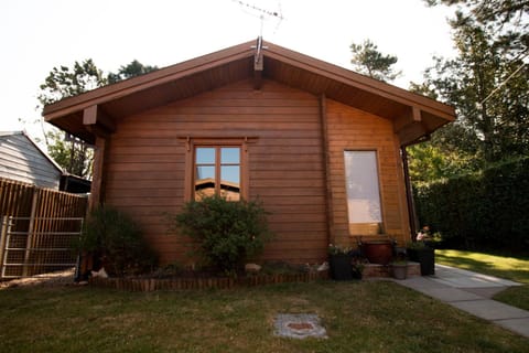 tranquil log cabin Condo in Shepton Mallet