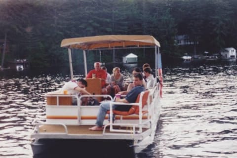 Grant Island Waterfront Cottage Brantingham Lk - HotTub, Pontoon Boat, Pets Maison in Brantingham Lake